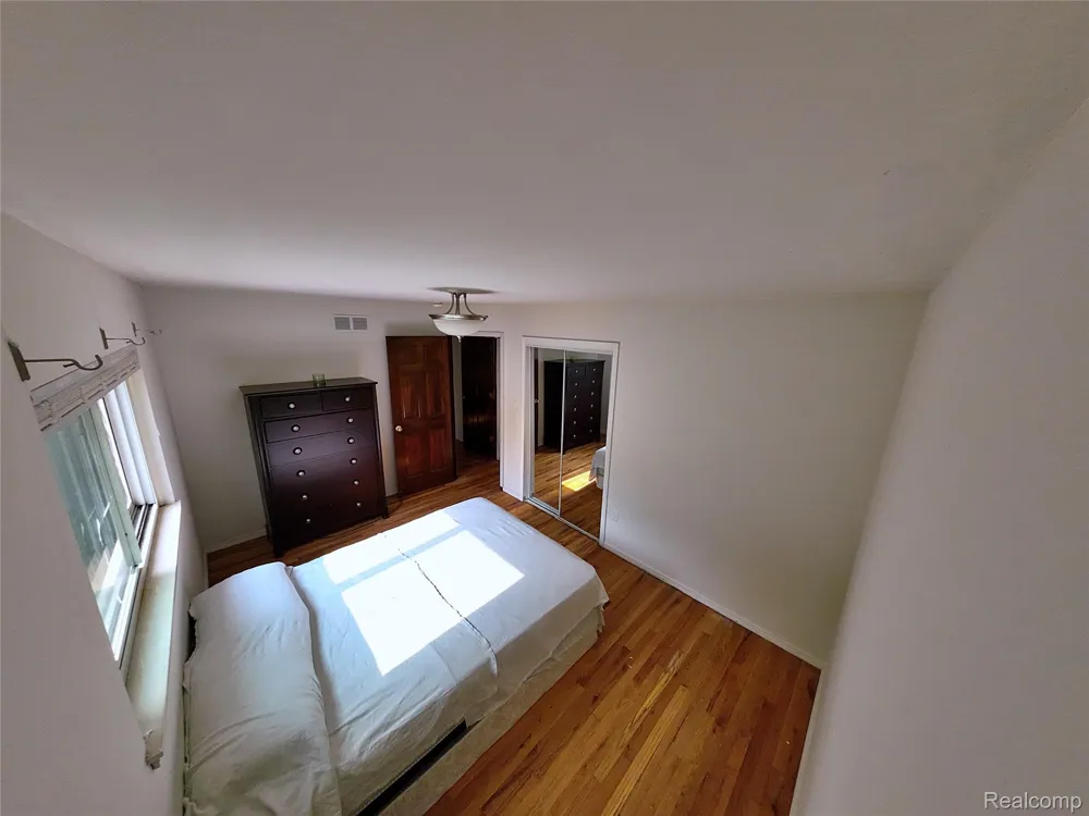 21819 Beechwood Avenue Eastpointe City, MI 48021
