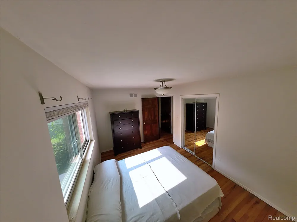 21819 Beechwood Avenue Eastpointe City, MI 48021