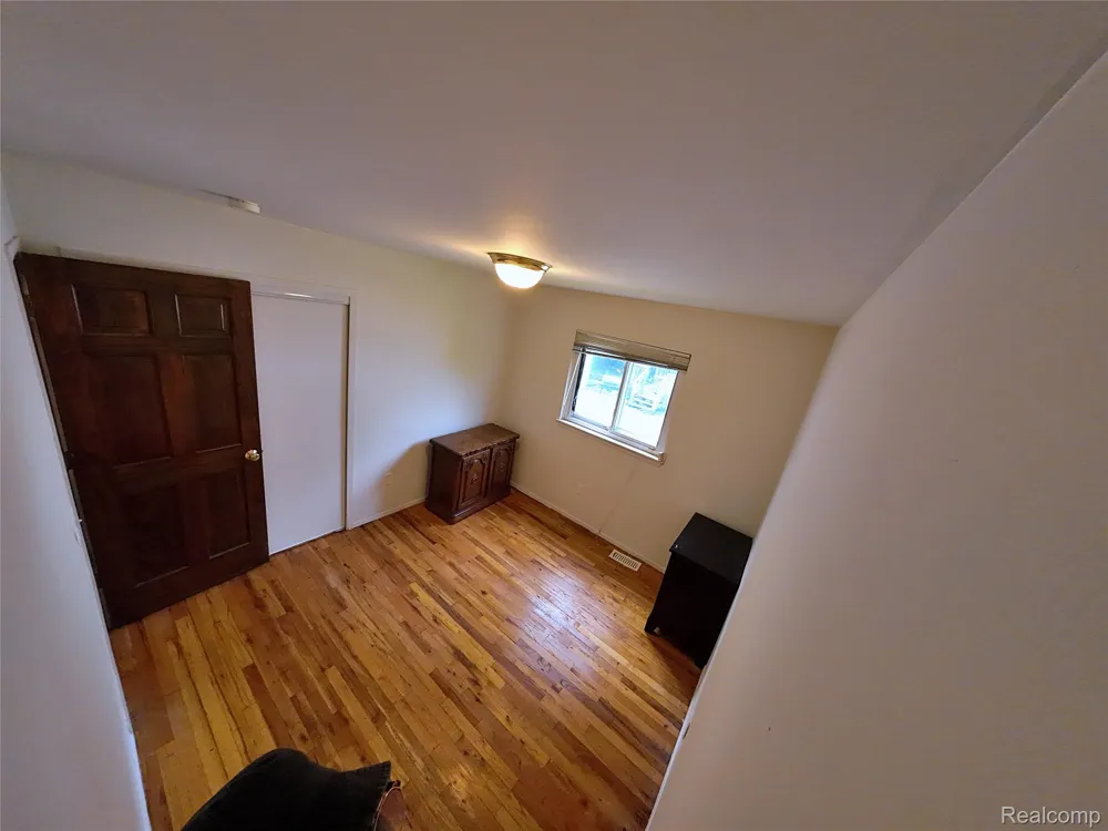 21819 Beechwood Avenue Eastpointe City, MI 48021