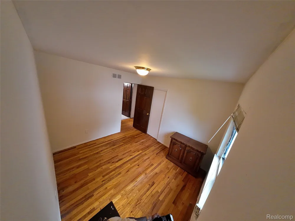 21819 Beechwood Avenue Eastpointe City, MI 48021