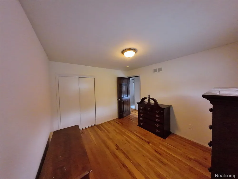21819 Beechwood Avenue Eastpointe City, MI 48021