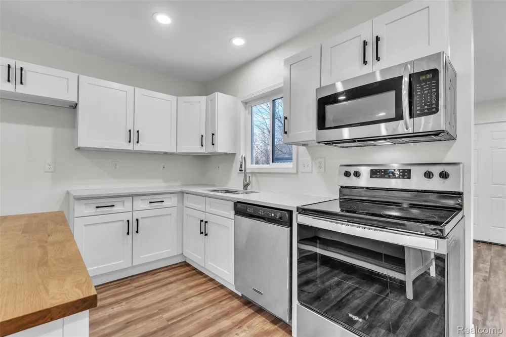 8165 Leonard Drive Holly Township, MI 48442