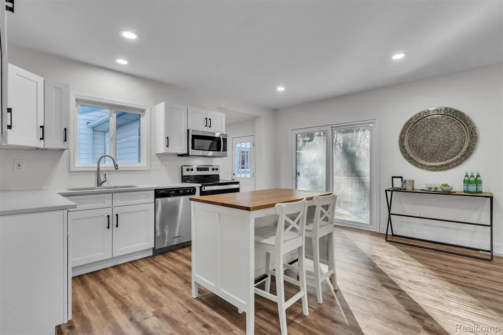 8165 Leonard Drive Holly Township, MI 48442
