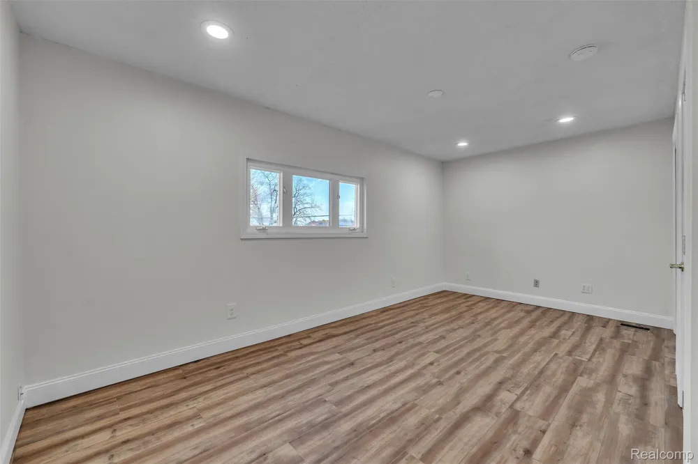 8165 Leonard Drive Holly Township, MI 48442
