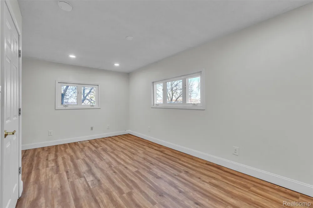 8165 Leonard Drive Holly Township, MI 48442