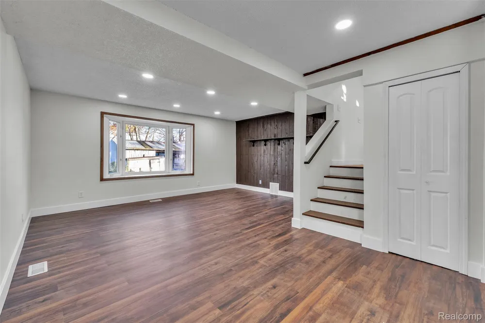 8165 Leonard Drive Holly Township, MI 48442