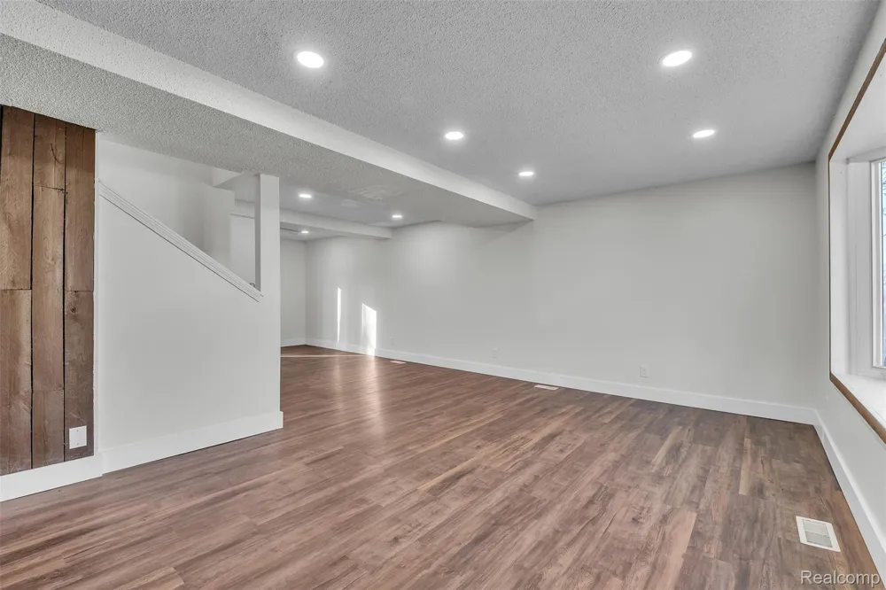 8165 Leonard Drive Holly Township, MI 48442