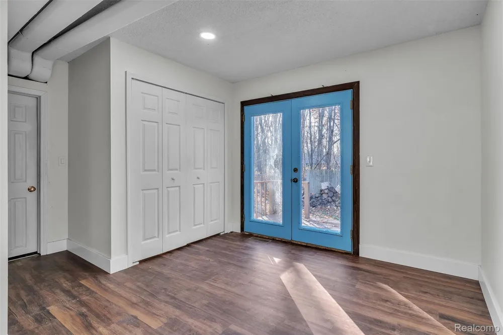 8165 Leonard Drive Holly Township, MI 48442