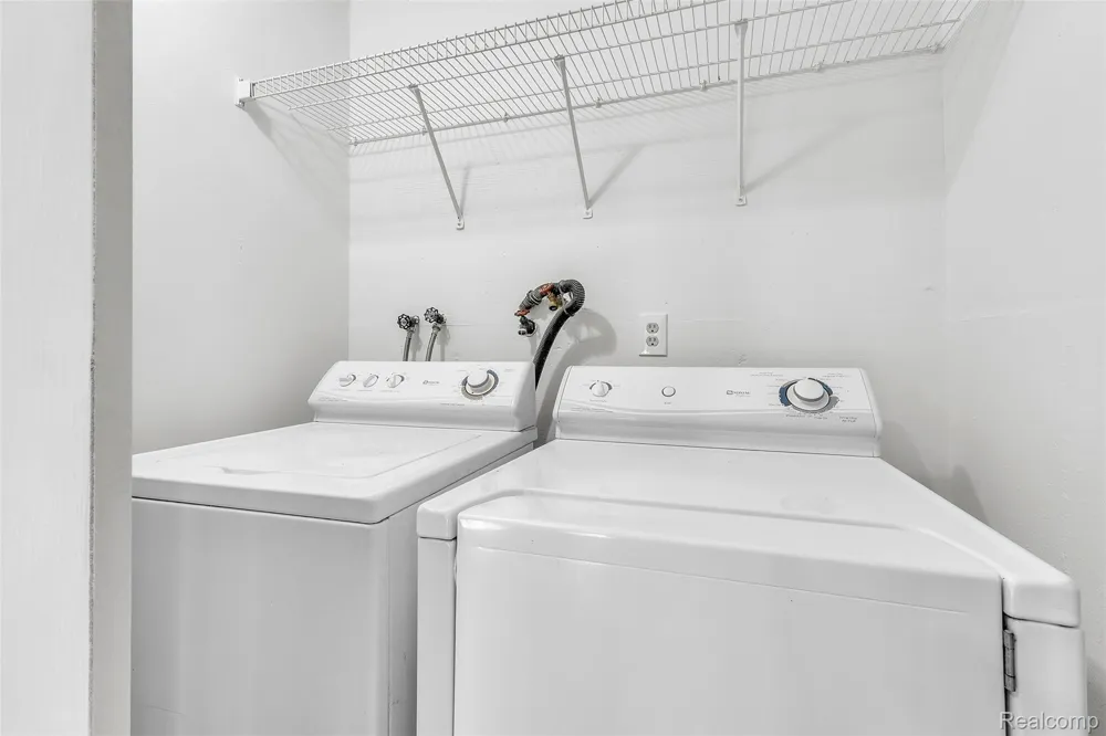 8165 Leonard Drive Holly Township, MI 48442