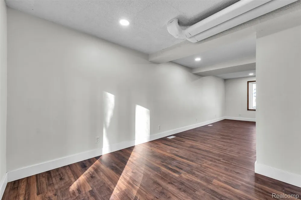 8165 Leonard Drive Holly Township, MI 48442
