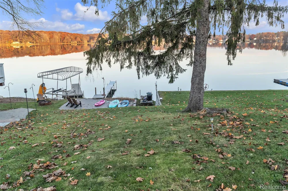 8165 Leonard Drive Holly Township, MI 48442