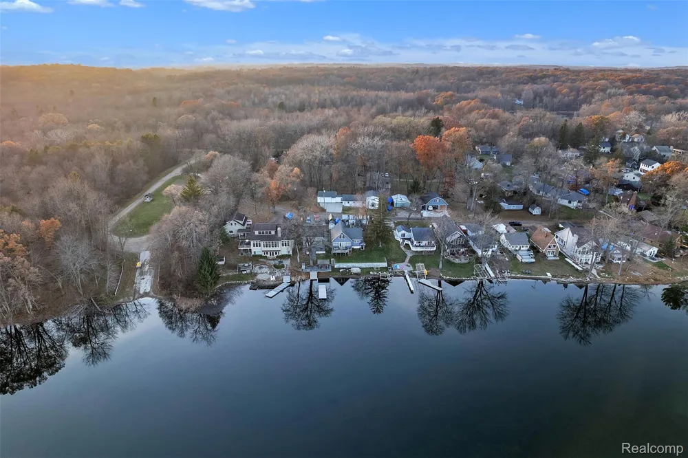 8165 Leonard Drive Holly Township, MI 48442