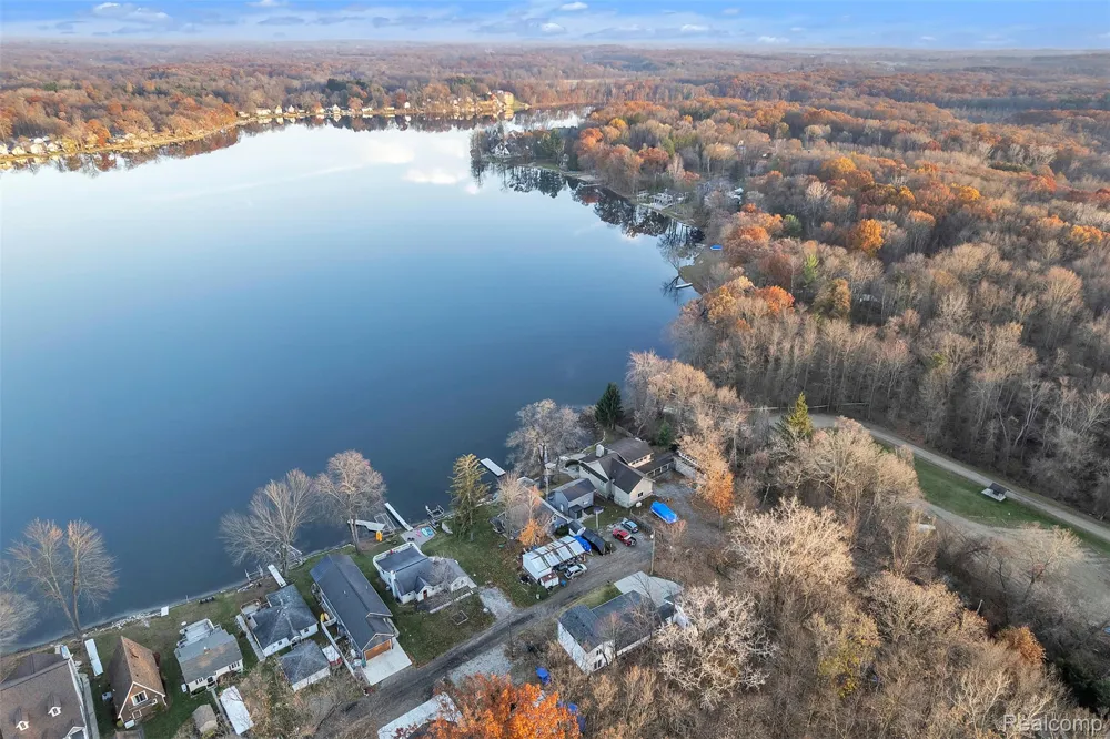 8165 Leonard Drive Holly Township, MI 48442