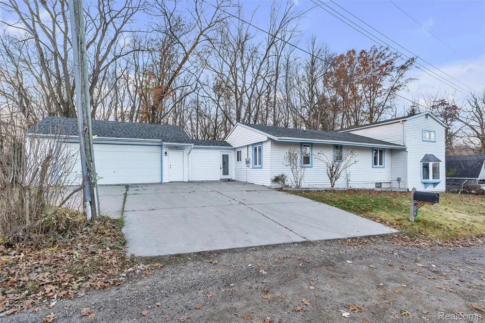 8165 Leonard Drive Holly Township, MI 48442