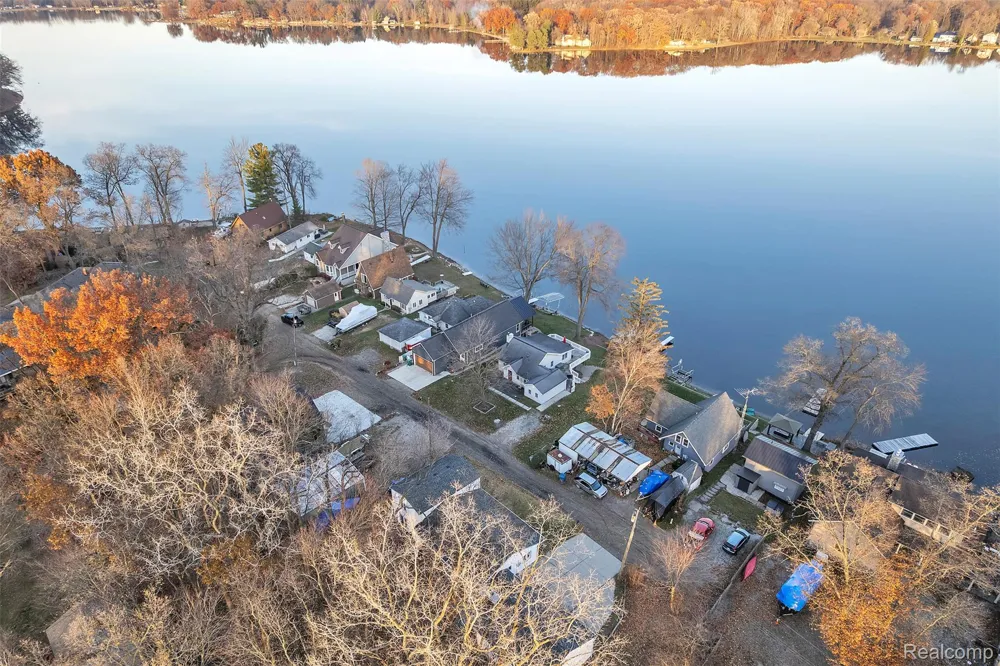 8165 Leonard Drive Holly Township, MI 48442