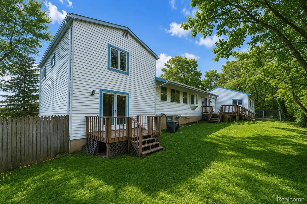 8165 Leonard Drive Holly Township, MI 48442