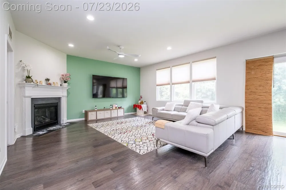 28296 Verona Drive Novi City, MI 48377