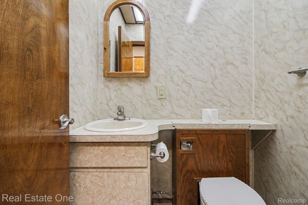 1347 E Square Lake Road Troy City, MI 48085