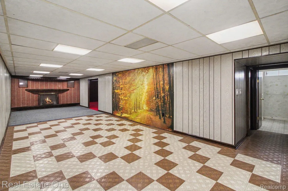 1347 E Square Lake Road Troy City, MI 48085