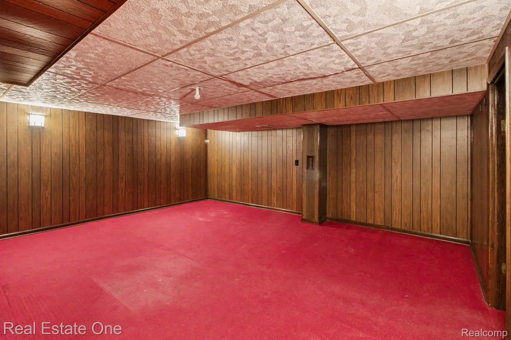 1347 E Square Lake Road Troy City, MI 48085
