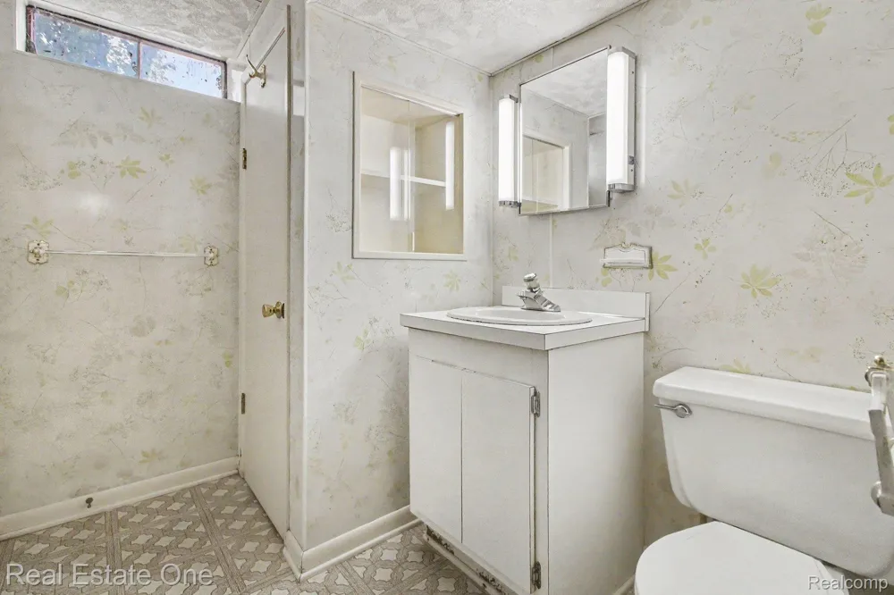 1347 E Square Lake Road Troy City, MI 48085