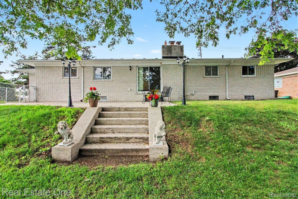 1347 E Square Lake Road Troy City, MI 48085