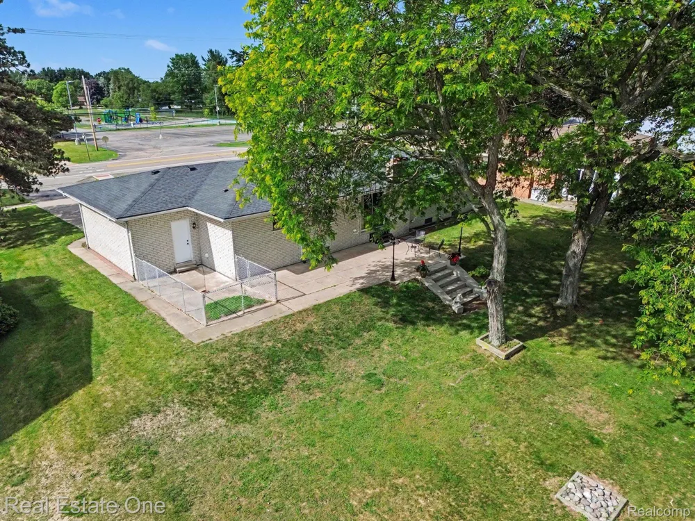 1347 E Square Lake Road Troy City, MI 48085