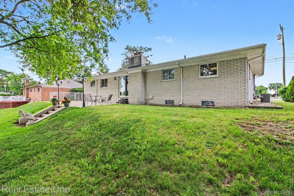 1347 E Square Lake Road Troy City, MI 48085