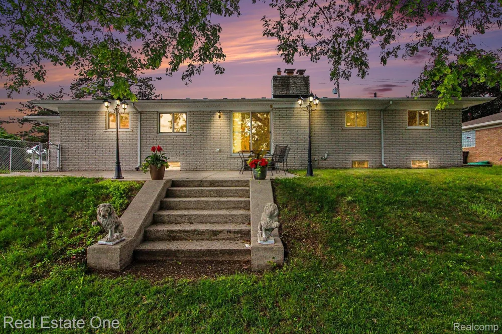 1347 E Square Lake Road Troy City, MI 48085