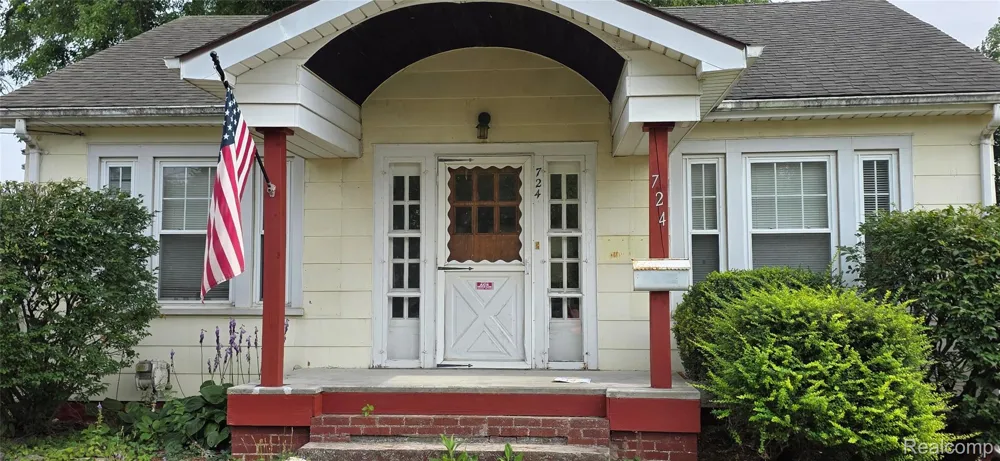 724 Alexandrine Ave Avenue Mt Morris City, MI 48458