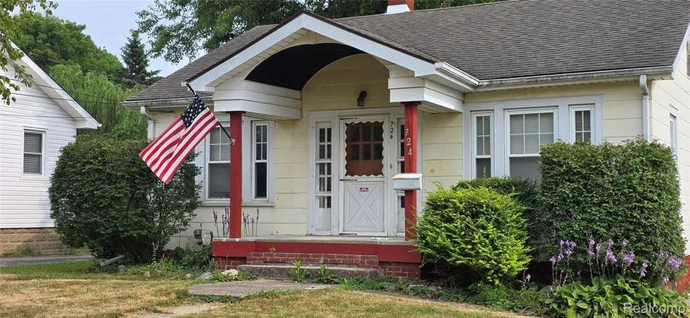 724 Alexandrine Ave Avenue Mt Morris City, MI 48458
