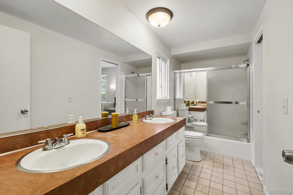 436 Dutch Mill Drive Flushing City, MI 48433