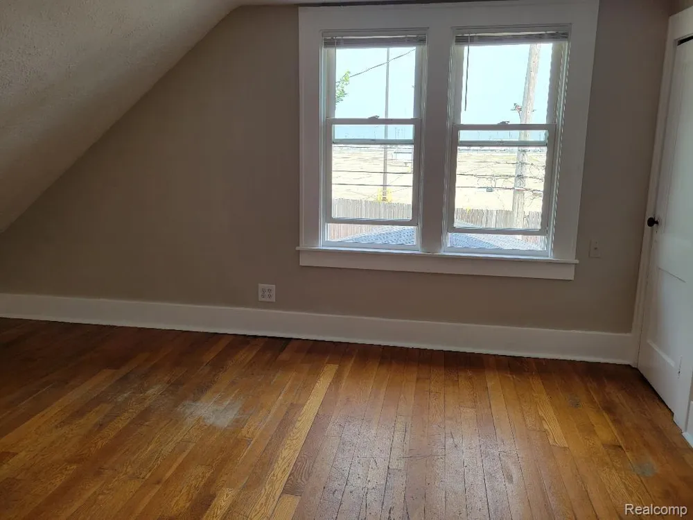 914 Middle Street Lansing City, MI 48915