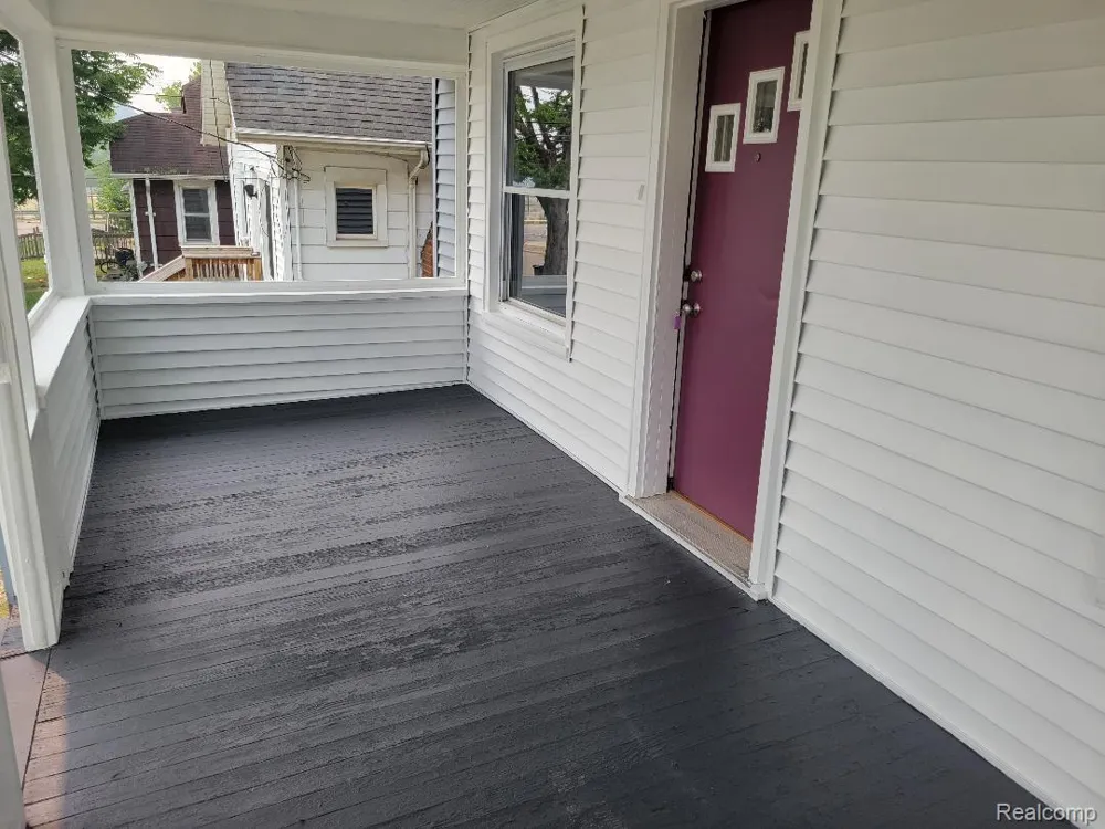 914 Middle Street Lansing City, MI 48915