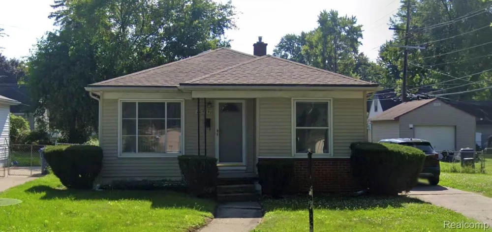 20504 Gaylord Redford Charter Township, MI 48240