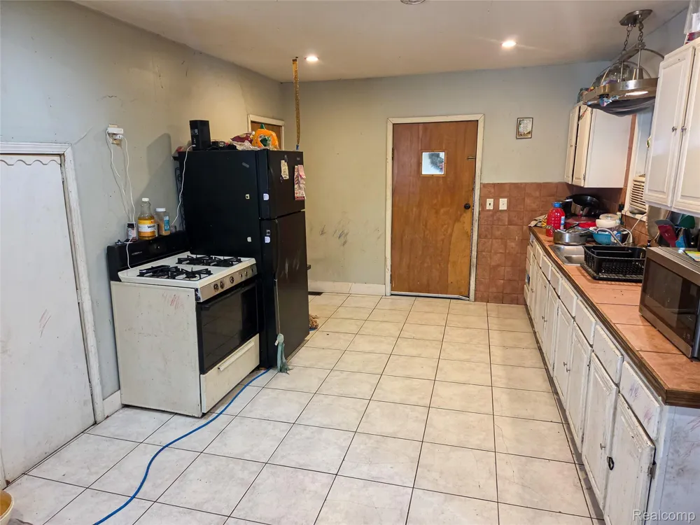 7046 Dort Highway Genesee Charter Township, MI 48458