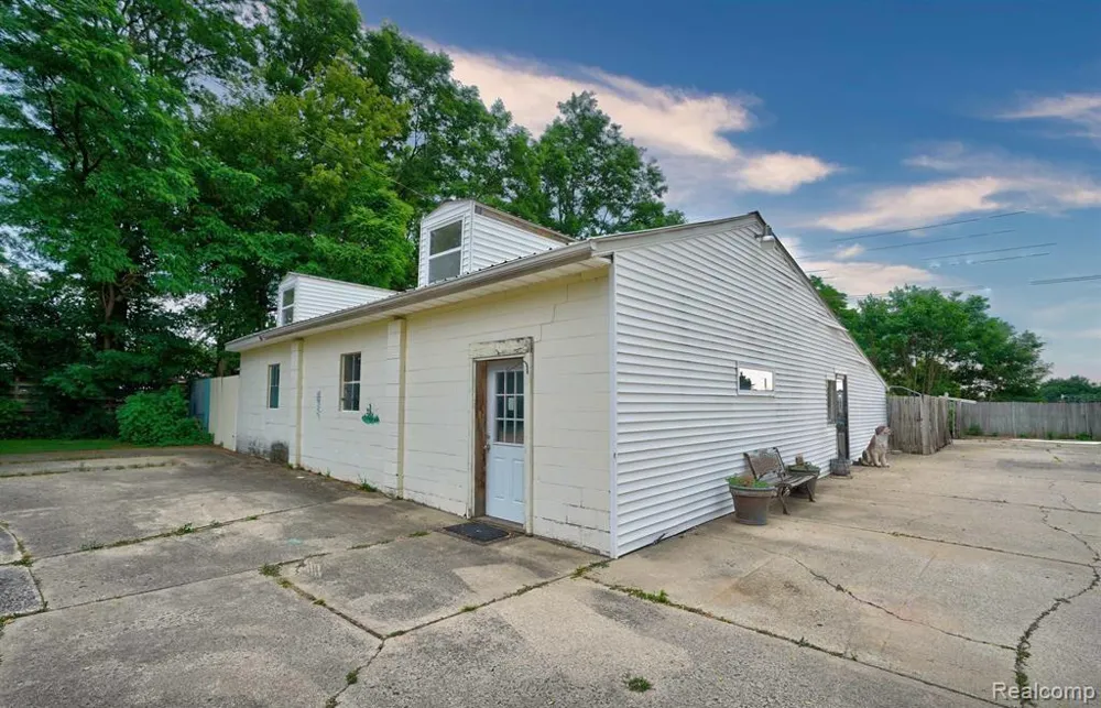 7046 Dort Highway Genesee Charter Township, MI 48458