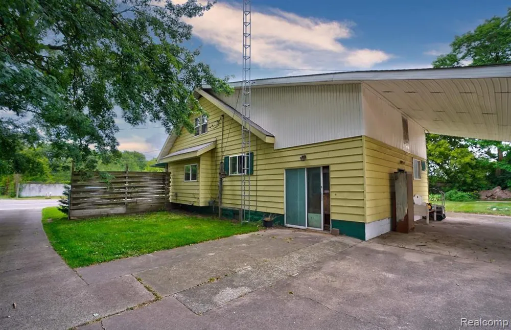 7046 Dort Highway Genesee Charter Township, MI 48458