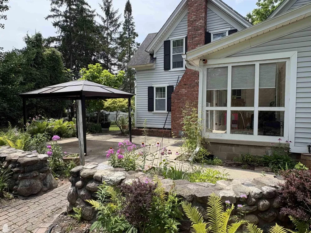 144 Washington Lake Orion Village, MI 48362