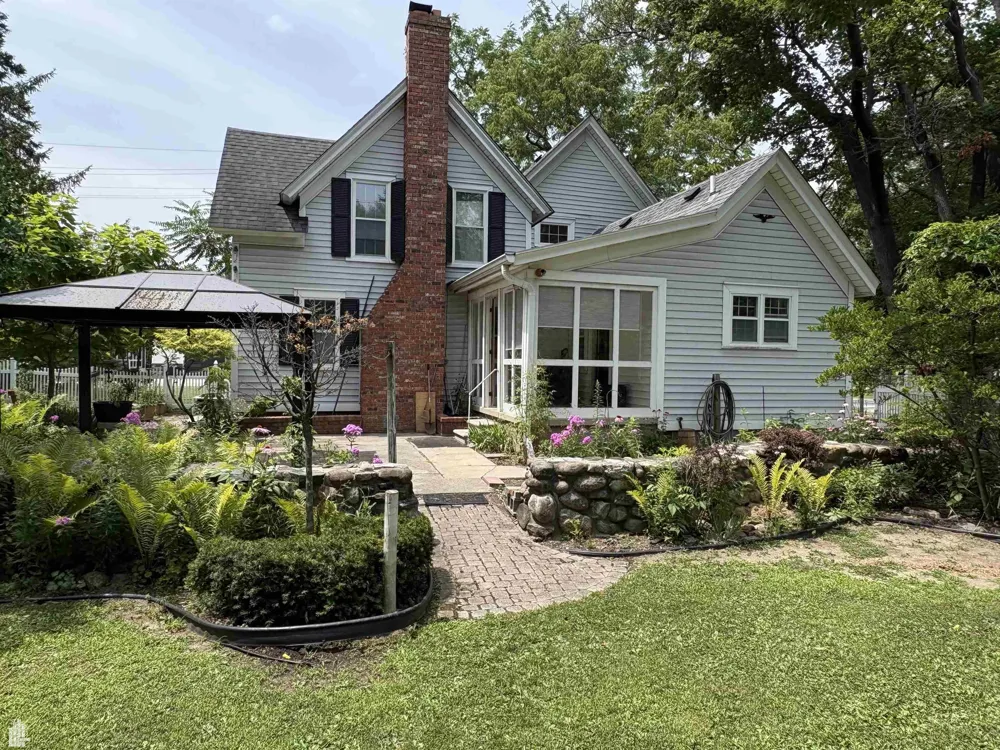 144 Washington Lake Orion Village, MI 48362