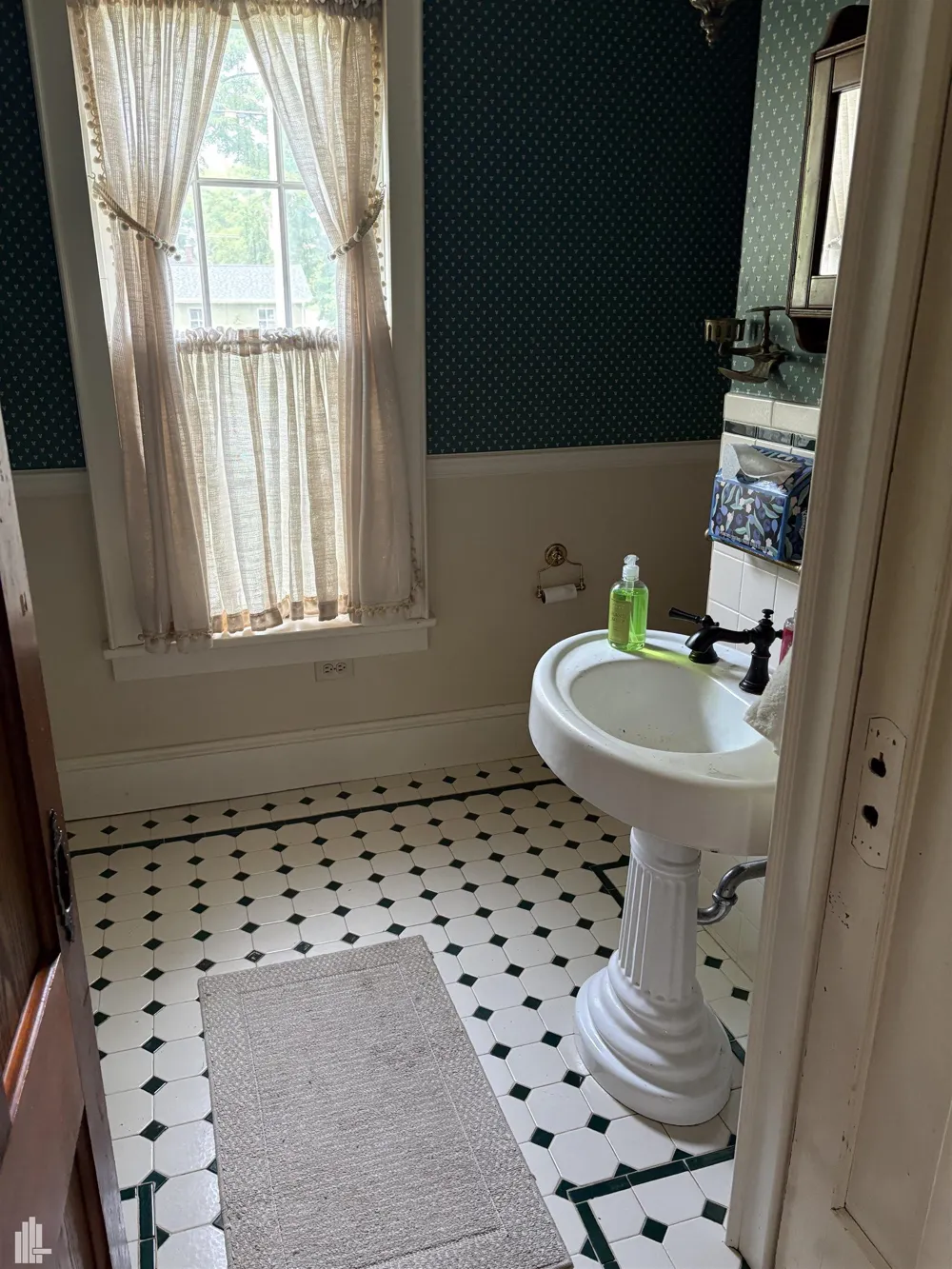 144 Washington Lake Orion Village, MI 48362