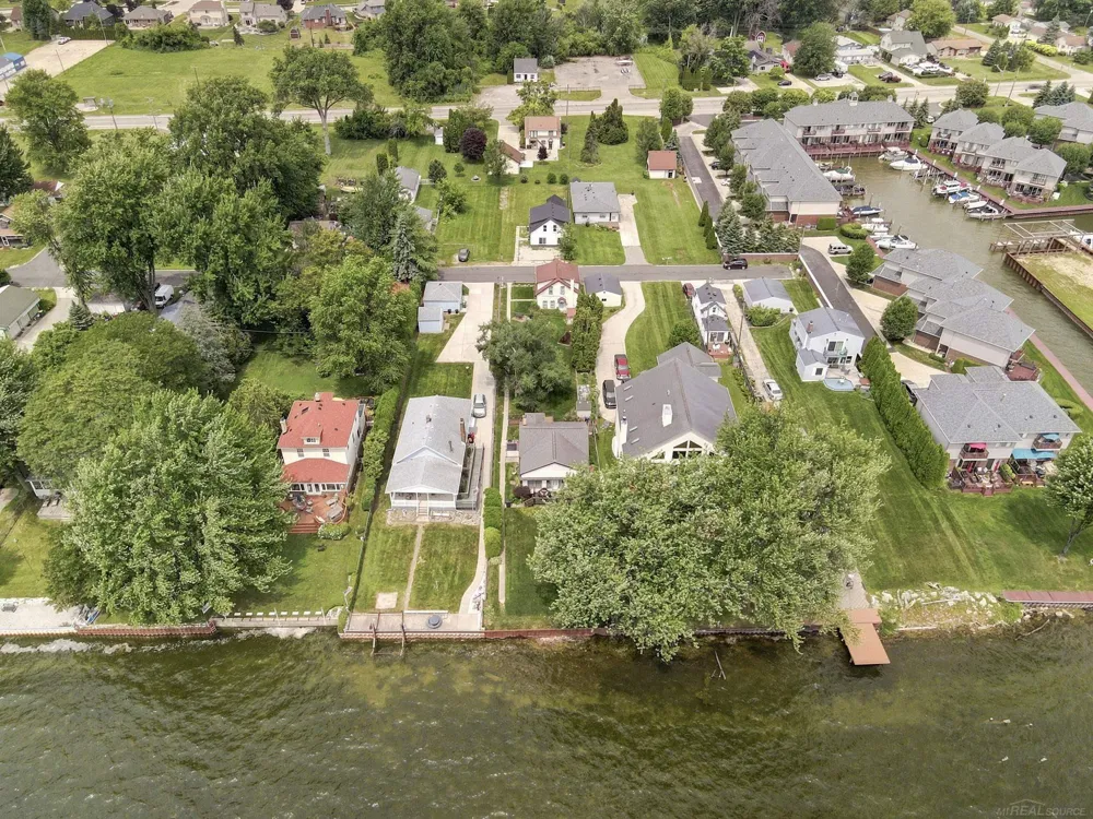 47561 Forton st Street Chesterfield Township, MI 48047