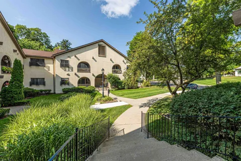 42160 WOODWARD #40 AVENUE