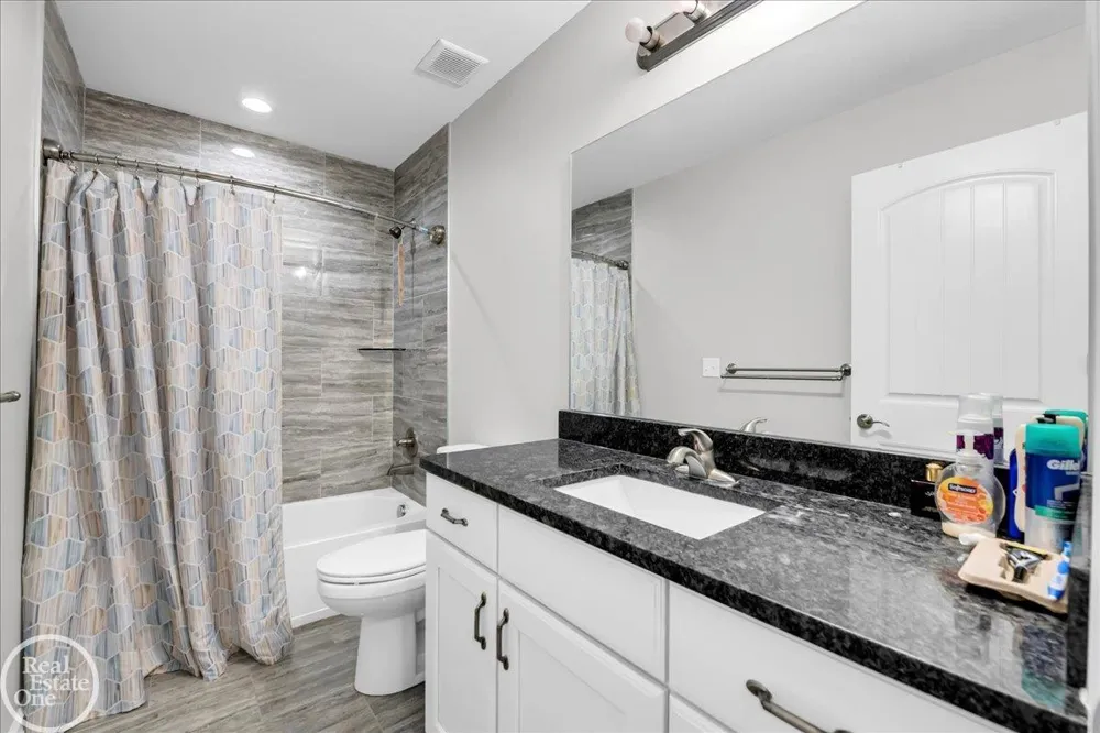 5134 Ivy Lane China Township, MI 48054