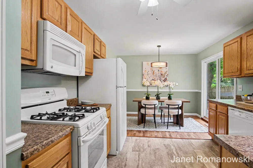 11141 Woodbushe Drive SE Lowell Charter Township, MI 49331