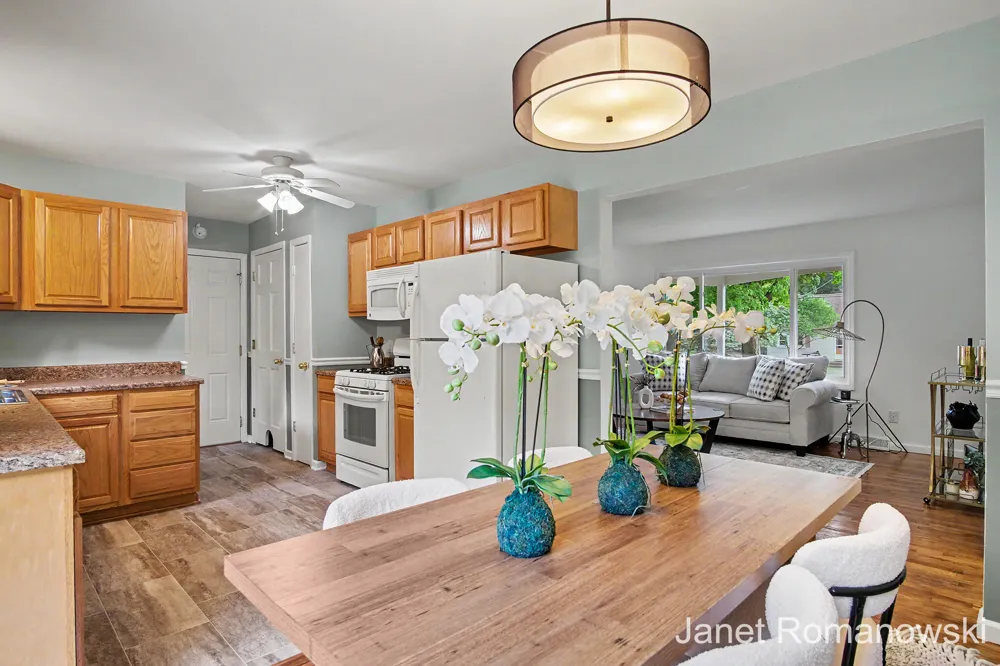 11141 Woodbushe Drive SE Lowell Charter Township, MI 49331