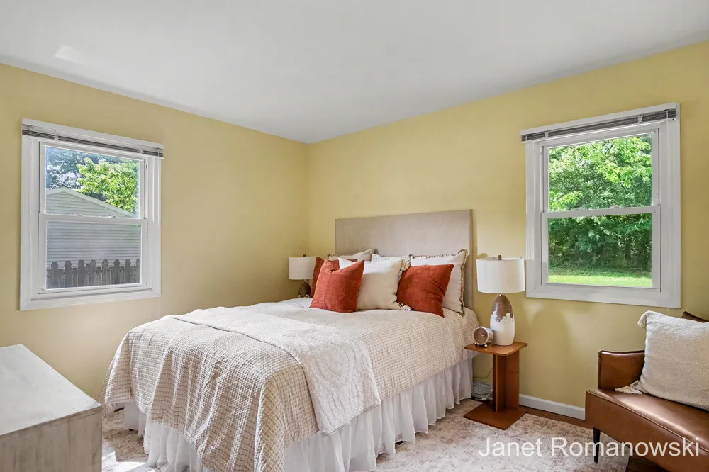 11141 Woodbushe Drive SE Lowell Charter Township, MI 49331