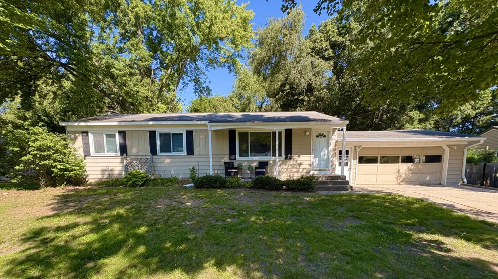 11141 Woodbushe Drive SE Lowell Charter Township, MI 49331