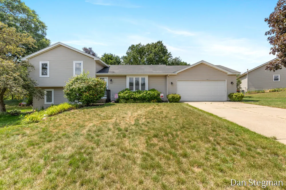 1421 Hollow Ridge Drive NE Rockford City, MI 49341
