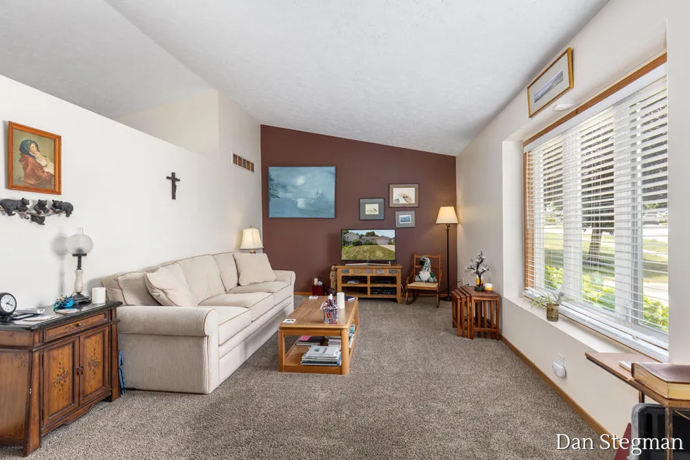 1421 Hollow Ridge Drive NE Rockford City, MI 49341